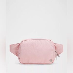 Lululemon Everywhere belt bag with long strap 2L in Pink Haze